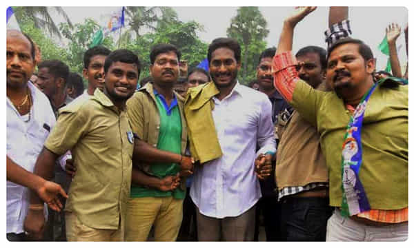 ఆటో,టాక్సీ డ్రైవర్లకు రూ.10 వేలు ఆర్ధిక సాయం.. ఏపీ ప్రభుత్వం నిర్ణయం