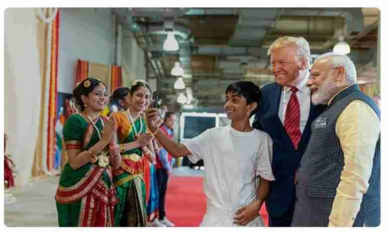 వావ్ ! ఇద్దరు వరల్డ్ లీడర్లతో లక్కీ బాయ్ సెల్ఫీ !