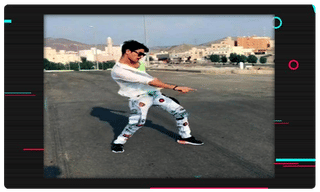 పాములతో పాకిస్తానీ సింగర్..మోదీని బెదిరిస్తూ..