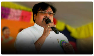 హుజూర్‌నగర్‌​ హోరాహోరీ.. ప్రధాన పార్టీ వ్యూహాలేంటో తెలుసా..?