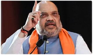 చెరువులను తలపిస్తున్న రోడ్లు.. స్థంభించిన రవాణా..