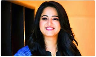 అక్కలపై బాలీవుడ్ హీరో వినూత్న ప్రేమ.. నెటిజన్లు ఫిదా