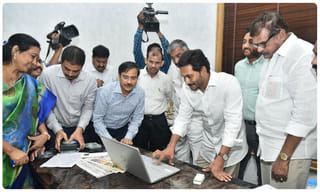 కోడెల అంతిమ యాత్రలో బాబు, బాలయ్యల ‘విక్టరీ’ సింబల్.. నెటిజన్ల ఫైర్