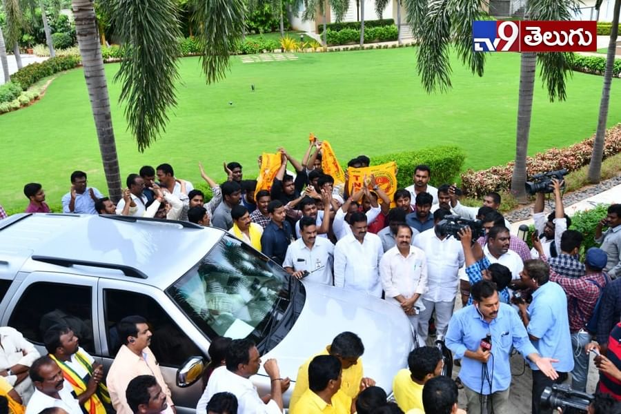 చంద్రబాబు ఇంటి వద్ద హైటెన్షన్..