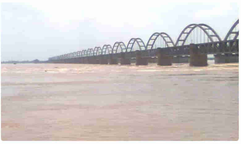 పెరుగుతున్న గోదావరి ఉధృతి.. మొదటి ప్రమాద హెచ్చరిక జారీ