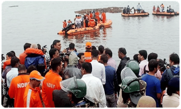 బ్రేకింగ్: గోదావరిలో మరో బోటు బోల్తా..!