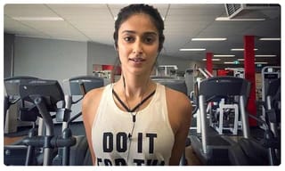 బస్టాండ్‌లో సాయి పల్లవి.. ఎవ్వరూ గుర్తుపట్టకుండా..