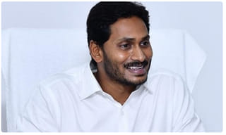 తండ్రి ఎమ్మెల్యే.. నడిరోడ్డుపై కొడుకు పుట్టినరోజు వేడుక.. 3 గంటలు ట్రాఫిక్ జామ్