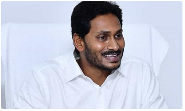 ప్రభుత్వ వైద్యుల ప్రైవేట్ ప్రాక్టీస్పై నిషేదం.. సీఎం జగన్ ఆదేశాలు