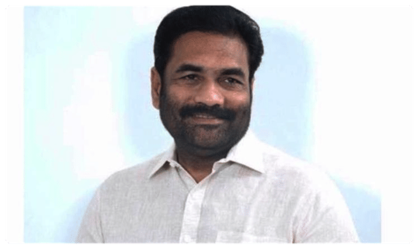 తన ఫొటో ఉన్న ఫ్లెక్సీ తానే చించేసిన వైసీపీ ఎమ్మెల్యే