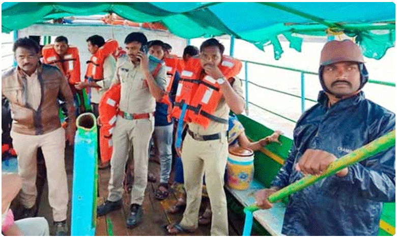 Godavari Boat Accident: ప్రాణాలు కాపాడిన లైఫ్ జాకెట్లు..!