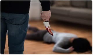 మహిళా ప్రొఫెసర్ పై విద్యార్ధి దాష్టీకం.. పోలీసుల జోక్యంతో కటకటాల వెనక్కి…!!