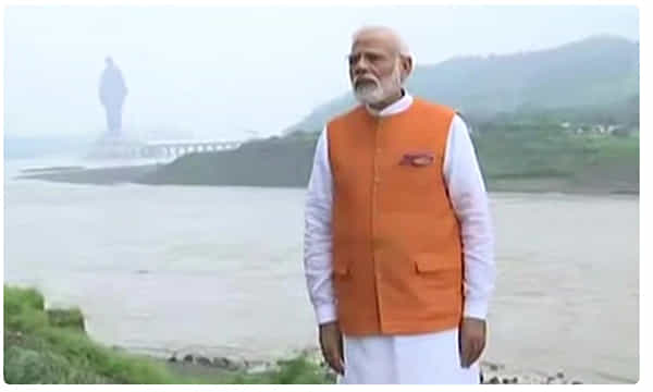 గత ఏడాది చిన్నారులతో.. ఈ ఏడాది ఐక్యతా చిహ్నం వద్ద..