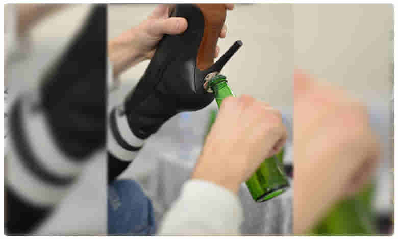 షూ..లో బాటిల్ ఓపెనర్..!