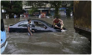 ట్రైన్‌లో చెలరేగిన మంటలు.. ఎవరి పని ఇది..?