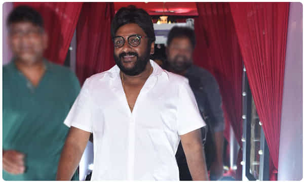 అరే సాంబ! మాస్ డైరక్టర్ కొత్త లుక్లో అదరగొట్టేసిండు