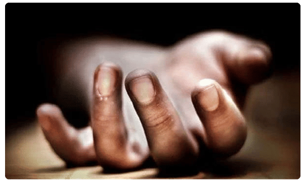 ఇద్దరి పిల్లలను గొంతుకోసి చంపిన తల్లి.. ఆపై..