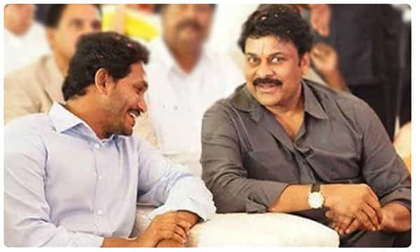 ఇటు ఏపీ స్టార్- అటు మెగాస్టార్.. మధ్యలో పవర్ స్టార్! ఆసక్తి రేపుతున్న సైరాతో భేటీ