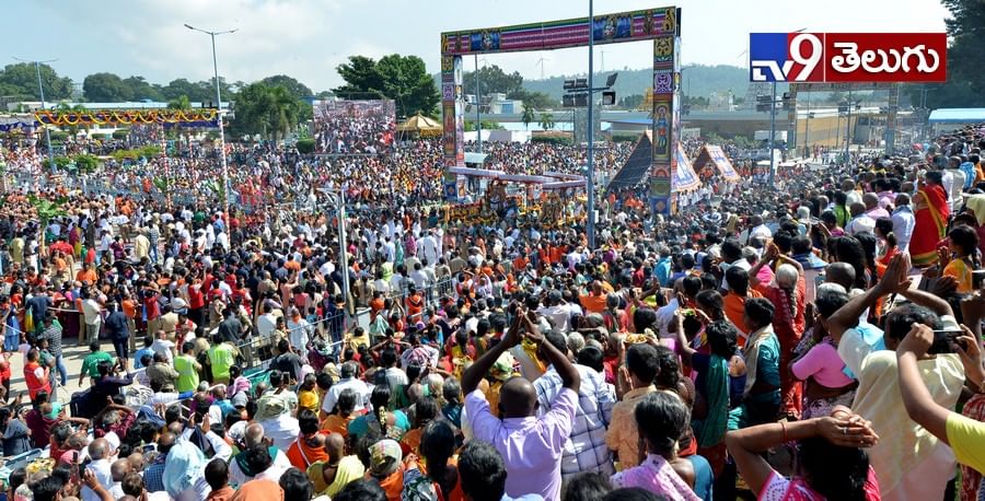 కలియుగ దైవం శ్రీ వేంకటేశ్వర స్వామివారి వార్షిక బ్రహ్మోత్సవాలు(ఫొటోస్)