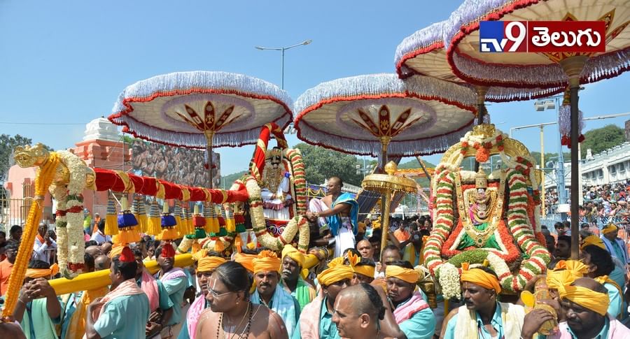 కలియుగ దైవం శ్రీ వేంకటేశ్వర స్వామివారి వార్షిక బ్రహ్మోత్సవాలు(ఫొటోస్)