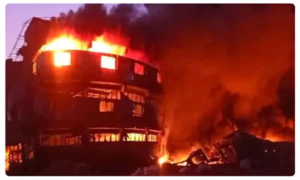 గుజరాత్లో భారీ అగ్ని ప్రమాదం..