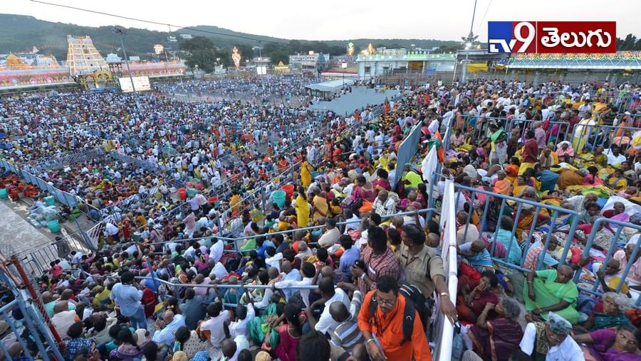 కలియుగ దైవం శ్రీ వేంకటేశ్వర స్వామివారి వార్షిక బ్రహ్మోత్సవాలు(ఫొటోస్)