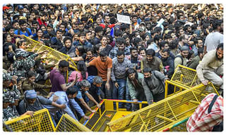 134 ఏళ్ళ నాటి చట్టం.. నేటికీ వినియోగం ! ఇది సర్కార్ ‘ డేగకన్ను ‘ కోసమేనా ?