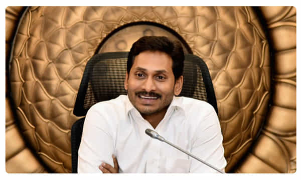 ఇకపై జగన్వి ఆ రెండు ఫొటోలే వాడాలి..!