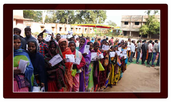 ఝార్ఖండ్ ఎన్నికలు.. పిస్టళ్లతో అభ్యర్థులు