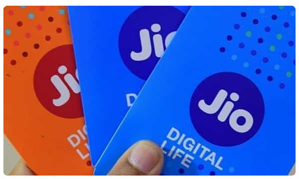 జియో వినియోగదారులకు ఝలక్.. ఇక త్వరలోనే..