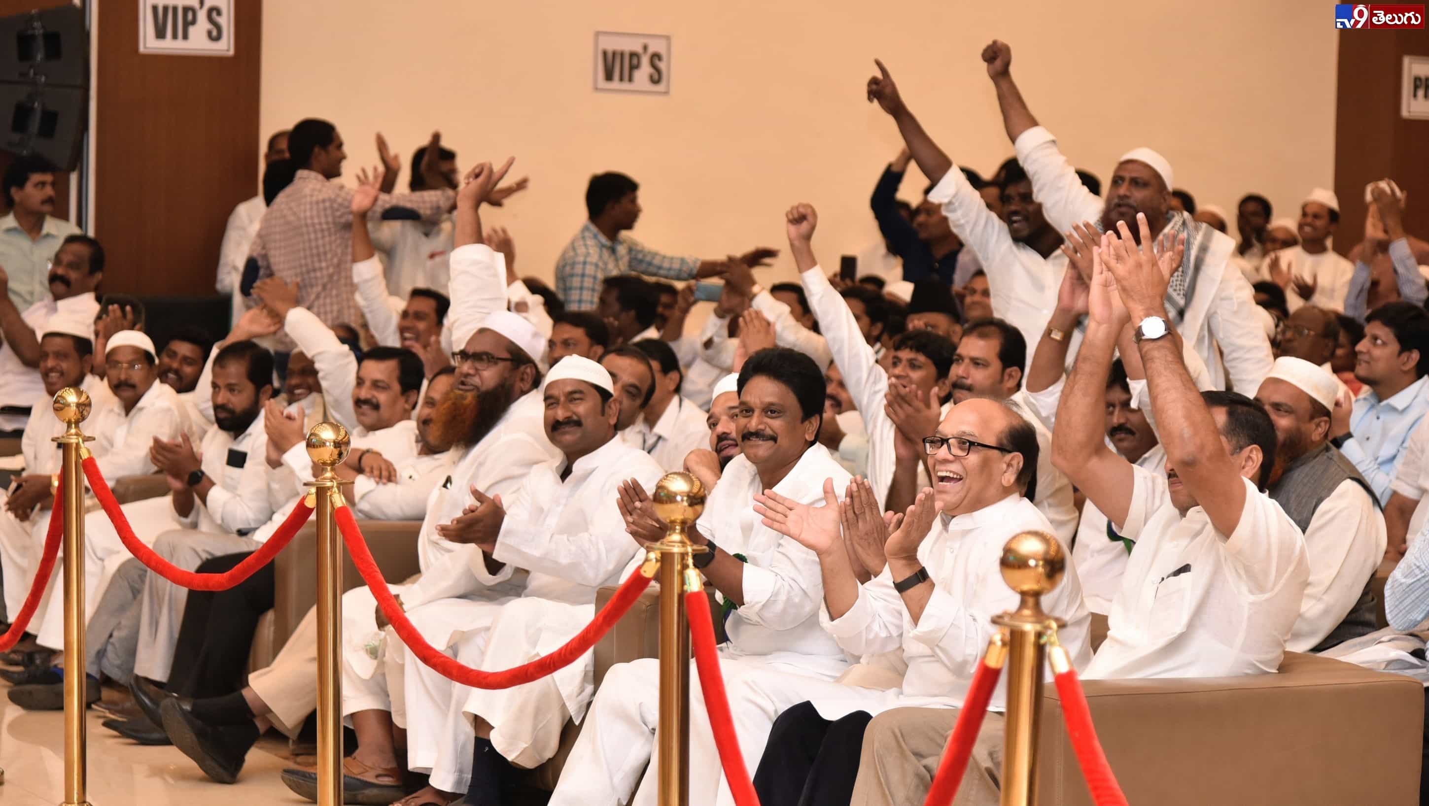 జాతీయ విద్య, మైనారిటీల సంక్షేమ దినోత్సవంలో పాల్గొన్న వైఎస్‌ జగన్‌.