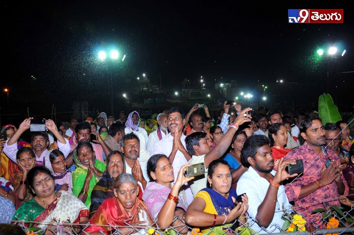 వైభవంగా భద్రాచలం  గోదావరి హారతి