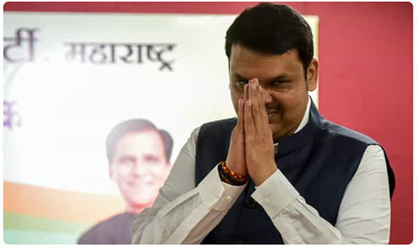 బ్రేకింగ్ : సీఎం పదవికి రాజీనామా చేసిన దేవేంద్ర ఫడ్నవీస్