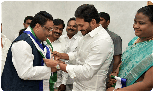 జగన్ చెప్పినట్టే.. తన పదవికి రాజీనామా చేసి.. పార్టీ మారిన కారెం..!