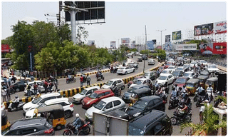 చెత్తకుప్పలో పేలిన డబ్బా.. షాక్ తిన్న స్థానికులు..