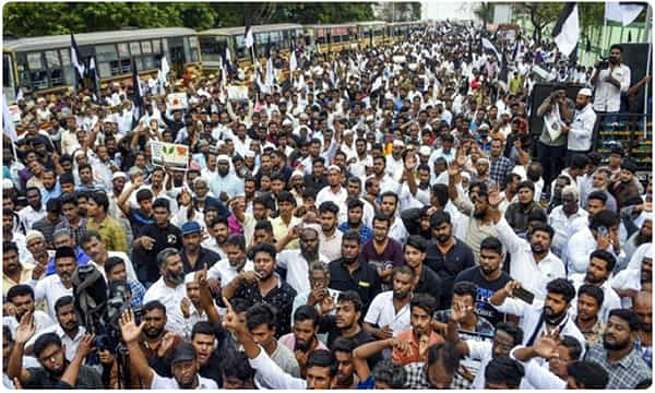 పౌరసత్వ చట్టానికి ఏకకాలంలో సెగ .. 10 నగరాల్లో ప్రదర్శనలు.. అయితే...