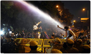 కాంగ్రెస్ పార్టీ పచ్చి అవకాశవాది.. బీజేపీ మండిపాటు