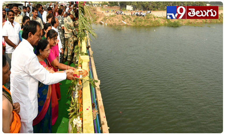 మానేరుకు సీఎం కేసీఆర్‌ జలహారతి | Cm ckr visted sri raja rajeshwara srr ...