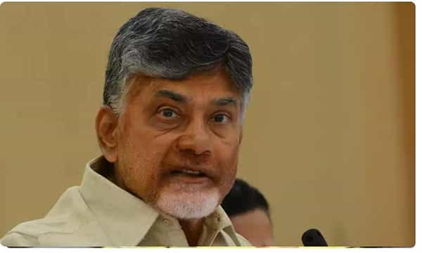 పోలీసులు రిటైరైనా వదిలిపెట్టే ప్రసక్తేలేదు: చంద్రబాబు