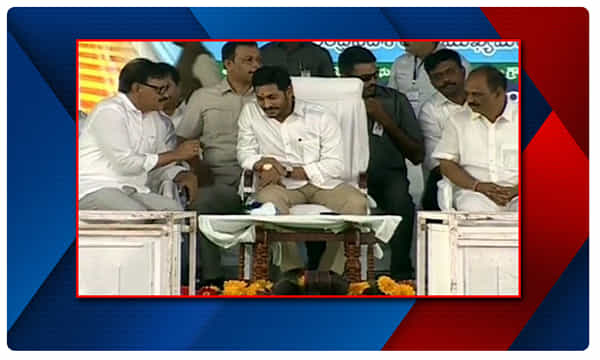 చేనేతలకు జగన్ బర్త్డే గిఫ్ట్.. ఏమిచ్చారంటే?