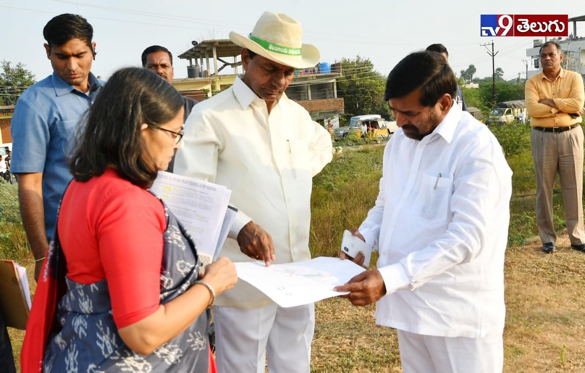 యాదాద్రి ఆలయంలో పనులను పరిశీలిస్తున్న సీఎం కేసీఆర్.