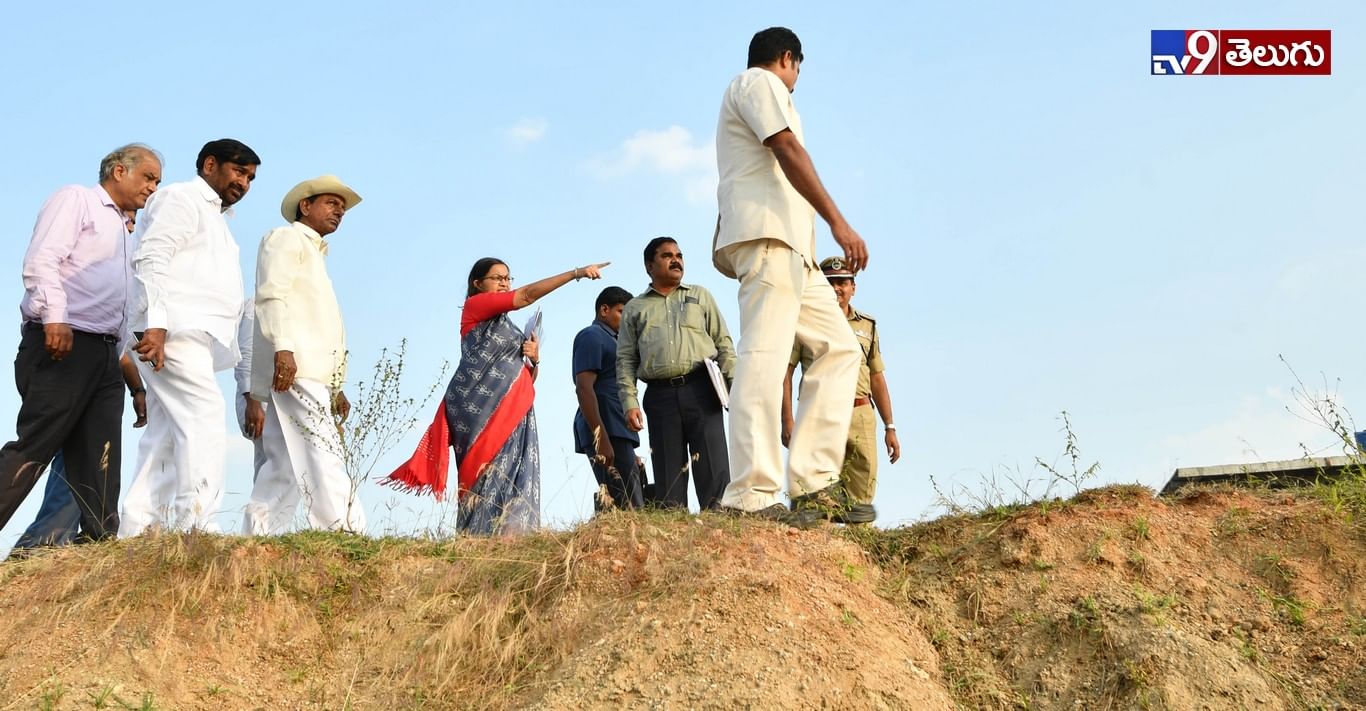 యాదాద్రి ఆలయంలో పనులను పరిశీలిస్తున్న సీఎం కేసీఆర్.