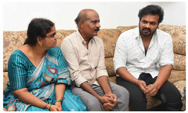 దిశ కుటుంబ సభ్యులను కలిసిన మొదటి హీరో..మనసున్న మనోజ్