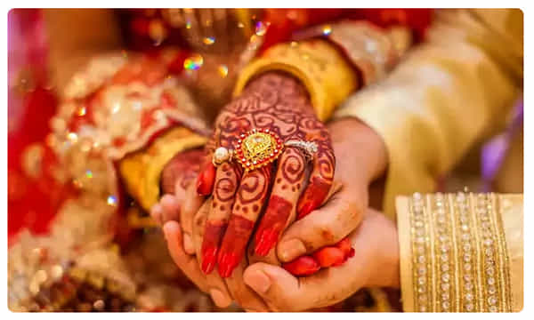 ముహూర్తం ఒకరితో..పెళ్లి మరొకరితో..
