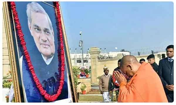 యూపీలో 25 అడుగుల వాజ్పేయి కాంస్య విగ్రహం!