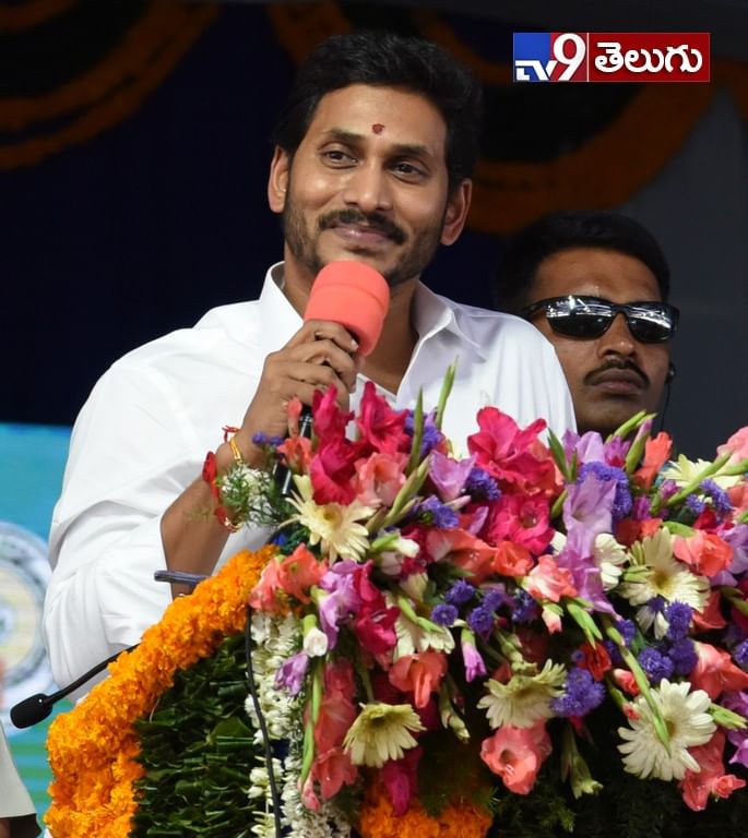 “నేతన్న నేస్తం’ పథకాన్నిప్రారంభించిన సీఎం జగన్‌