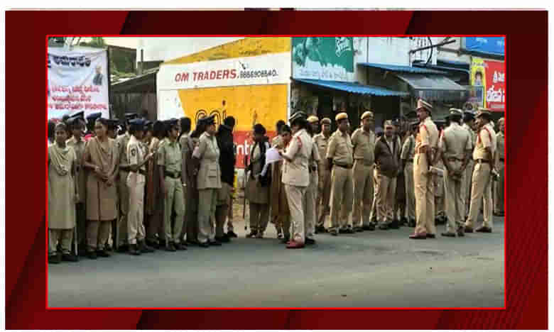 పోలీసులపై ప్రతీకారం.. అమరావతి వాసులు ఏం చేశారంటే..!