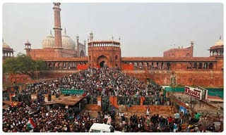 క్వెట్టాలోని మసీదులో బాంబు పేలుడు.. 15 మంది మృతి