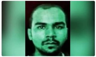 విషాదం.. చాటింగ్ చేస్తూ భవనం పైనుంచి పడి యువతి మృతి