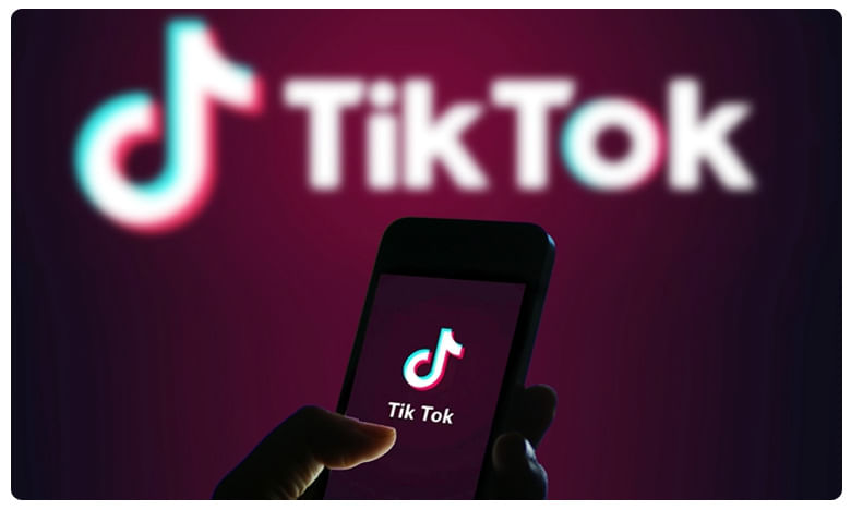 TikTok Videos:  స్కూల్లో టిక్ టాక్ డ్యాన్స్‌లు.. టీచర్ల సస్పెన్షన్..!
